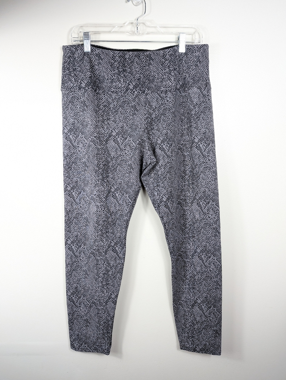 Casablanca Gray Snake Print Capri Leggings Large Workout Gym Lounge
